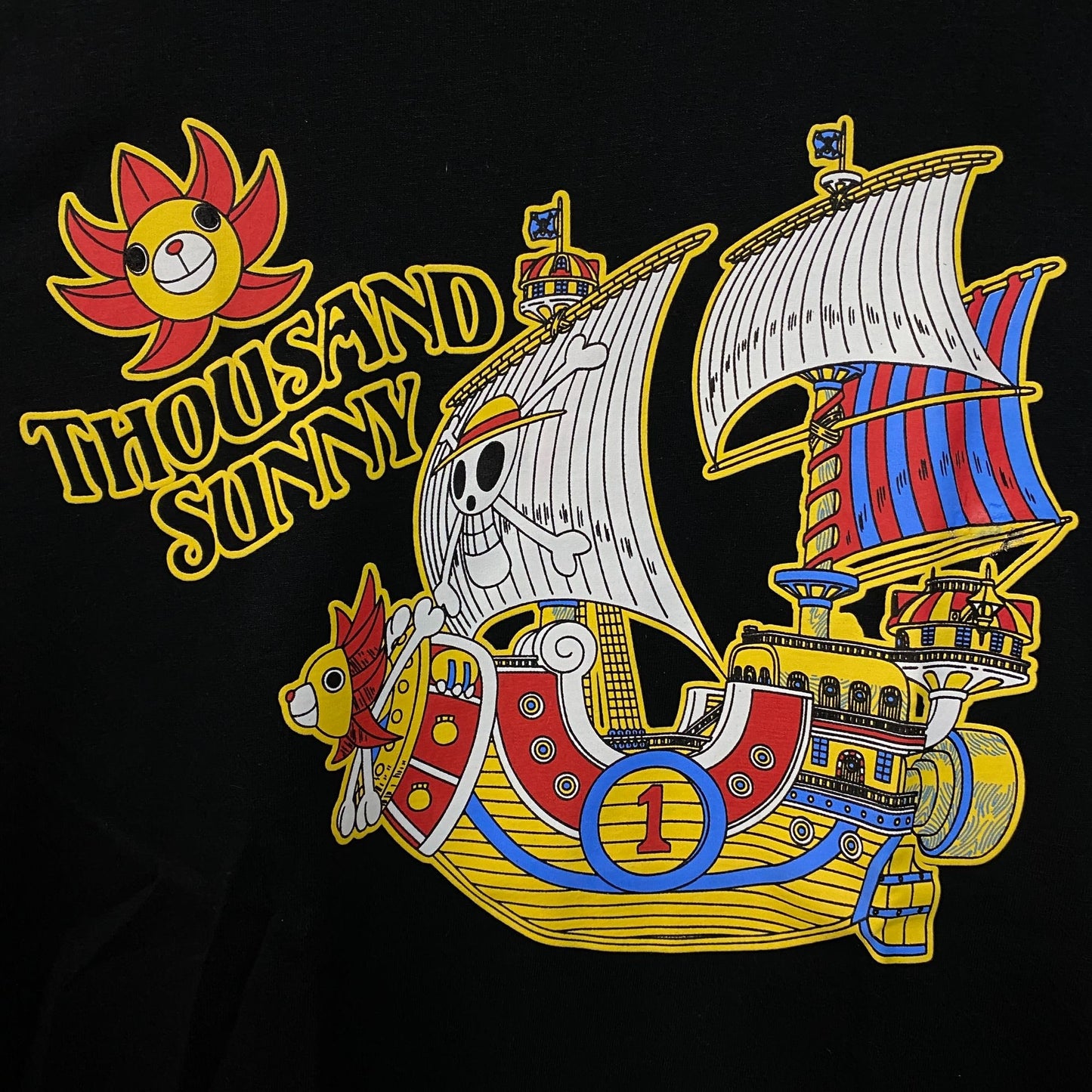 One Piece Thousand Sunny Straw Hat Anime T-Shirt Medium
