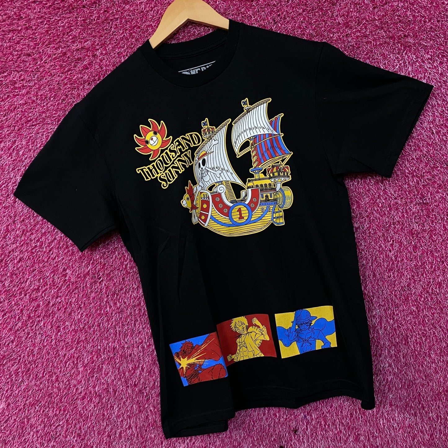 One Piece Thousand Sunny Straw Hat Anime T-Shirt Medium