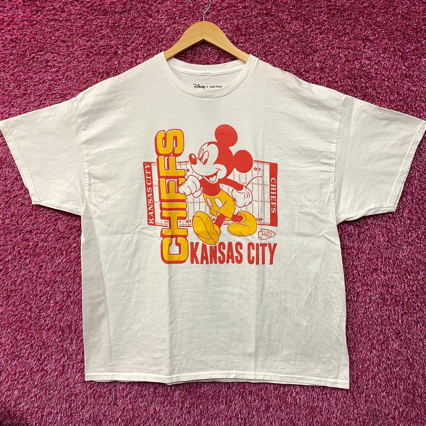 Disney x Junk Food NFL Kansas City Chiefs Mickey Mouse Field T-Shirt XL