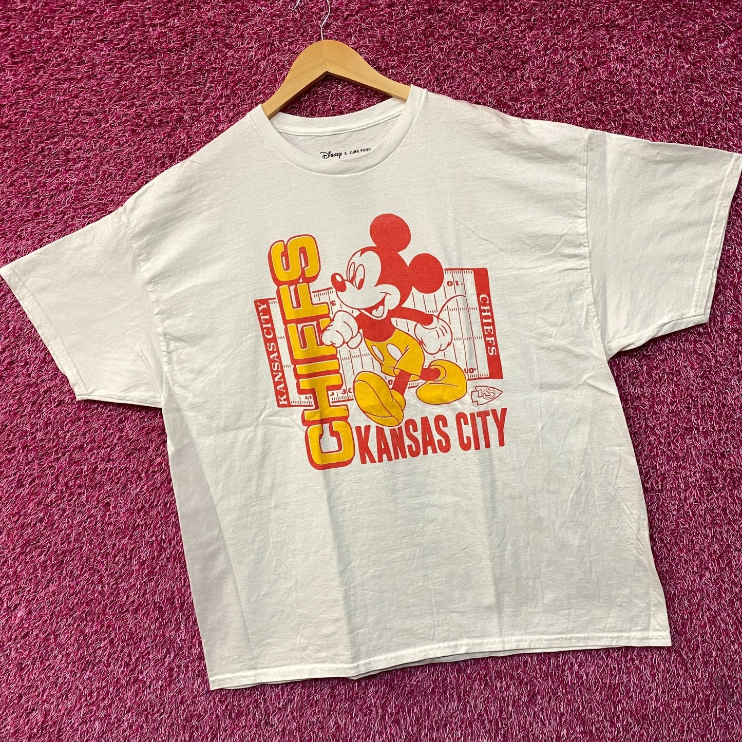 Disney x Junk Food NFL Kansas City Chiefs Mickey Mouse Field T-Shirt XL