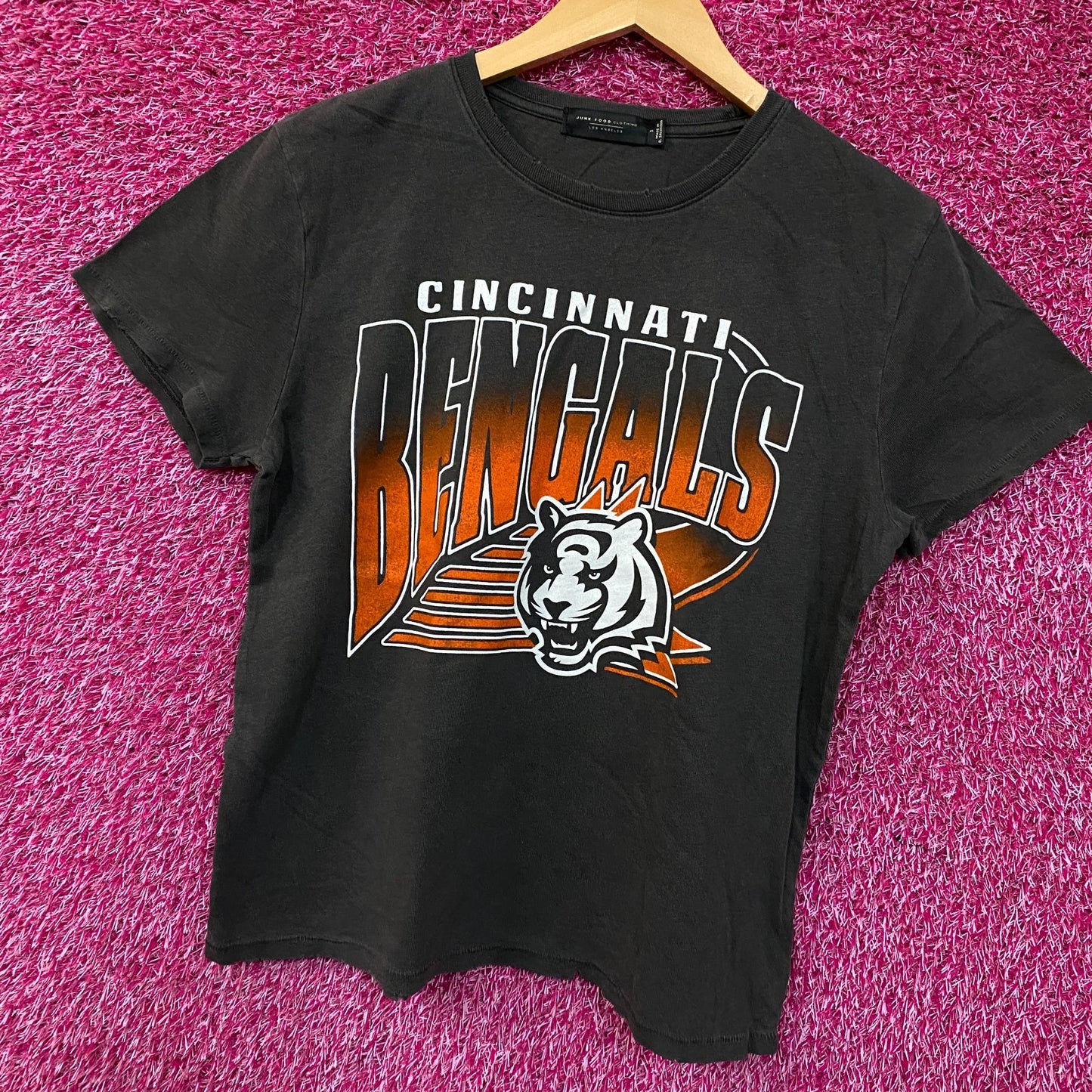 Junk Food Clothing NFL Cincinnati Bengals Chrome Retro Style Women's T-Shirt Small