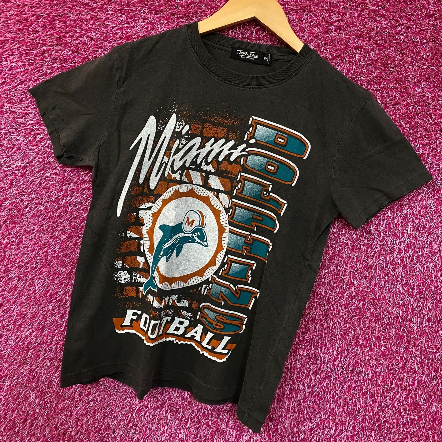Junk Food Clothing Women's NFL Miami Dolphins Brick Vintage Style T-Shirt XS