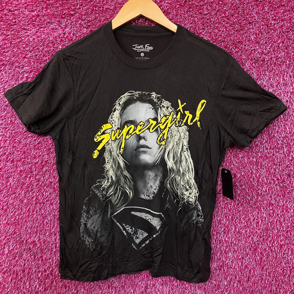 Junk Food Clothing Supergirl Retro Style Women's Tissue T-Shirt Small