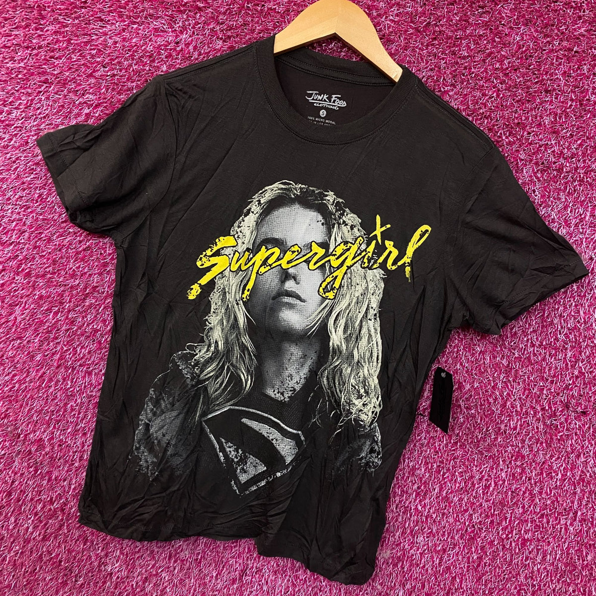 Junk Food Clothing Supergirl Retro Style Women's Tissue T-Shirt Small