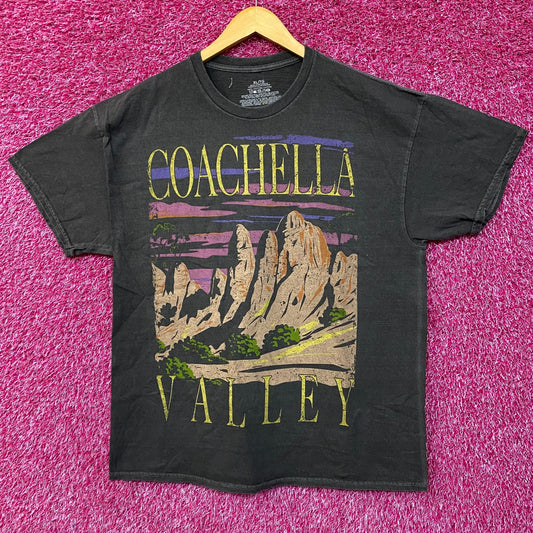 Coachella Valley Vintage-Style Graphic Design T-Shirt XL
