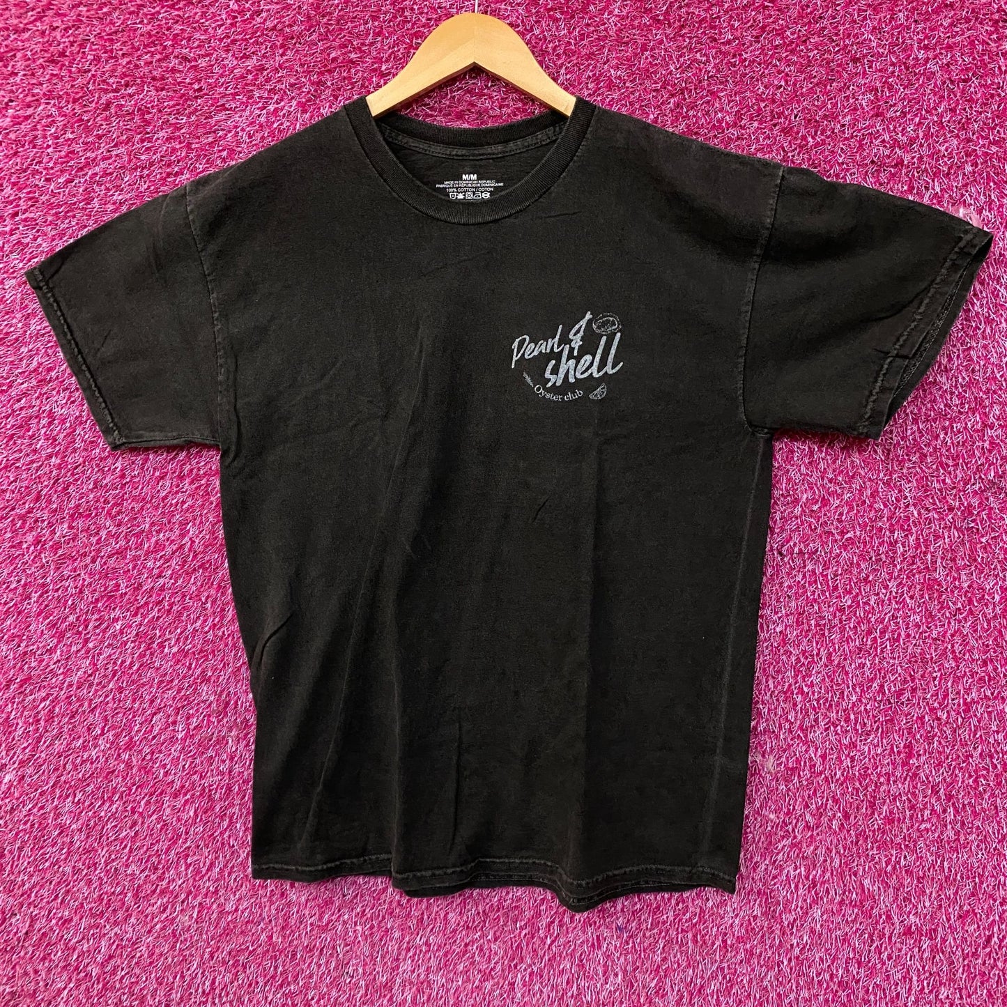 Pearl & Shell Oyster Club Graphic T-Shirt Medium