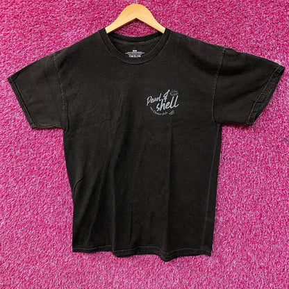 Pearl & Shell Oyster Club Graphic T-Shirt Medium