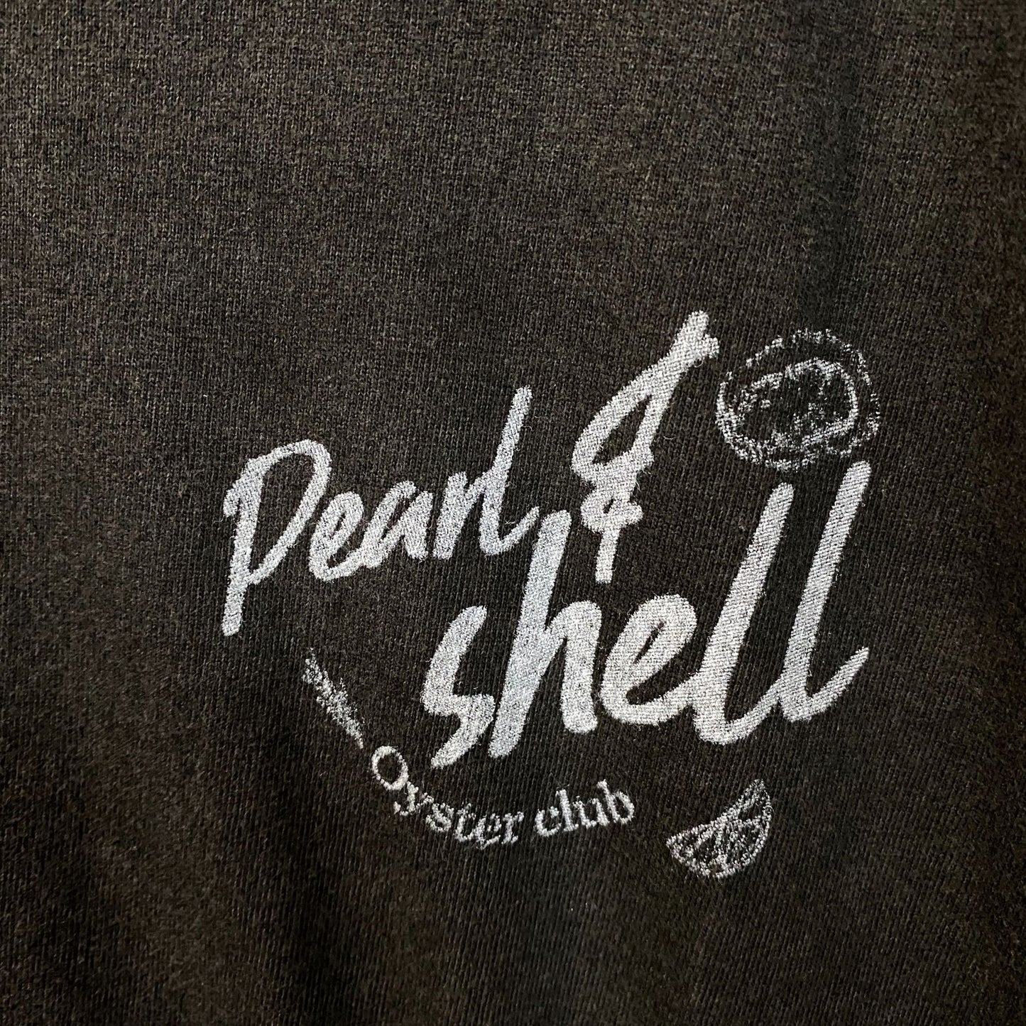 Pearl & Shell Oyster Club Graphic T-Shirt Medium