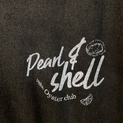 Pearl & Shell Oyster Club Graphic T-Shirt Medium