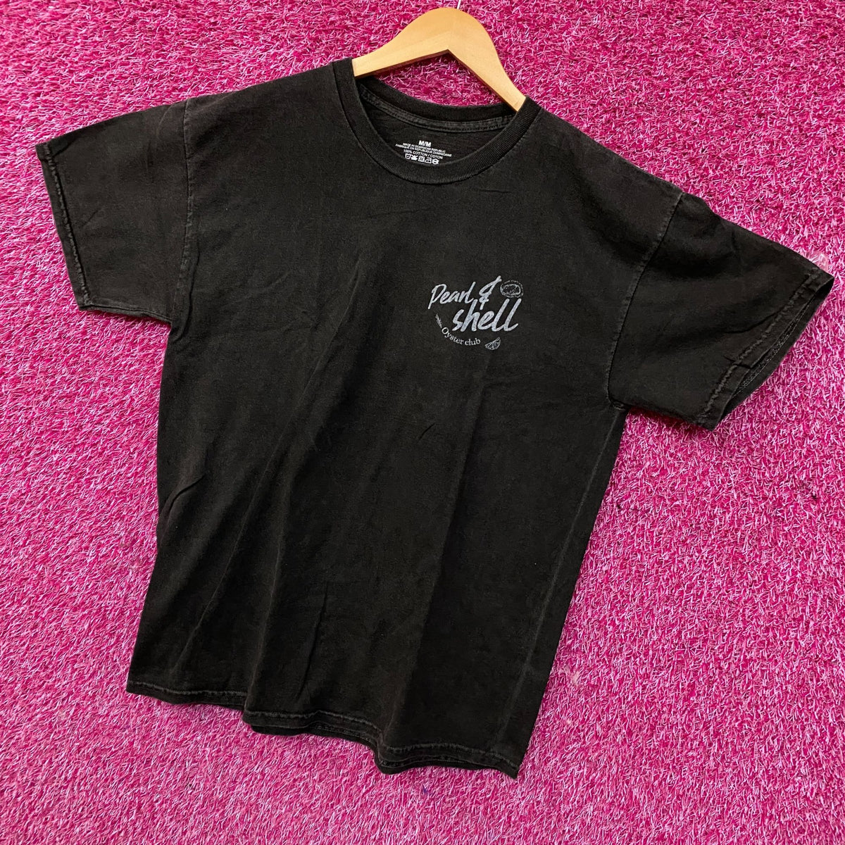 Pearl & Shell Oyster Club Graphic T-Shirt Medium