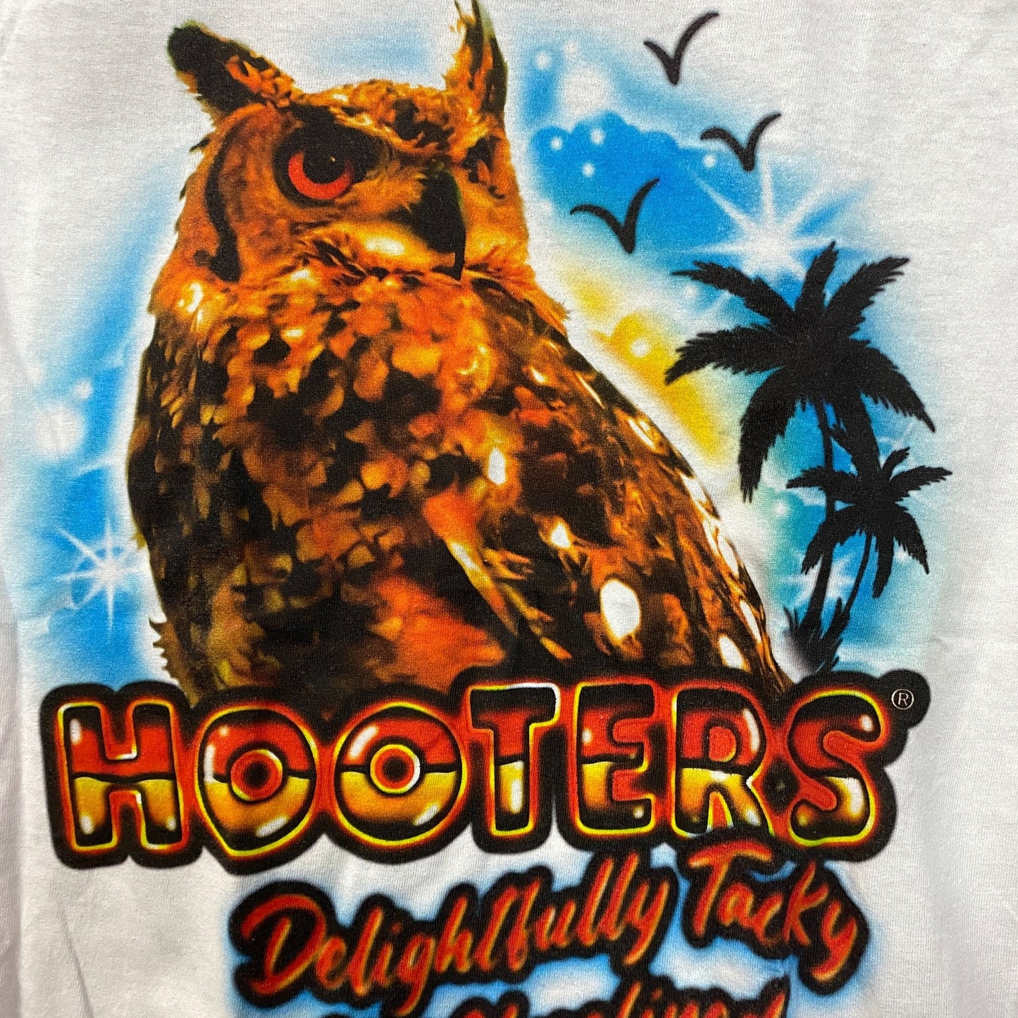 Hooters Delightfully Tacky Yet Unrefined T-Shirt Small