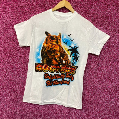 Hooters Delightfully Tacky Yet Unrefined T-Shirt Small