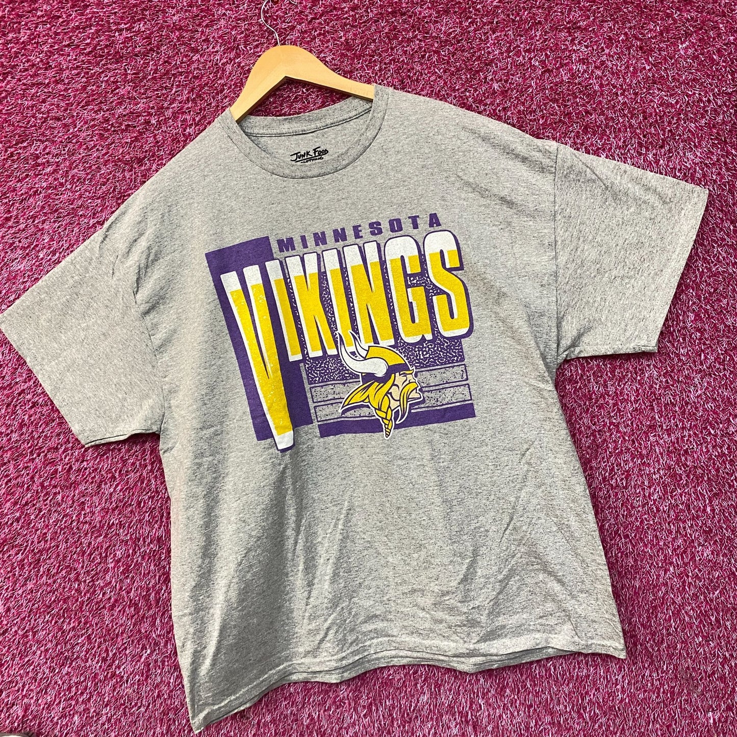 Junk Food NFL Minnesota Vikings Logo Complete T-Shirt XL