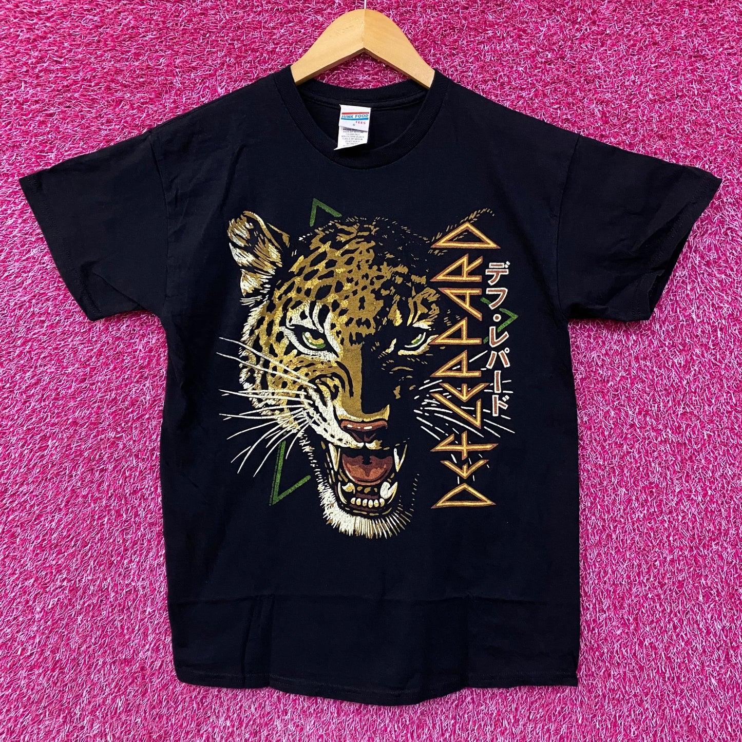 Def Leppard Japanese Katakana Graphic Design T-Shirt Small