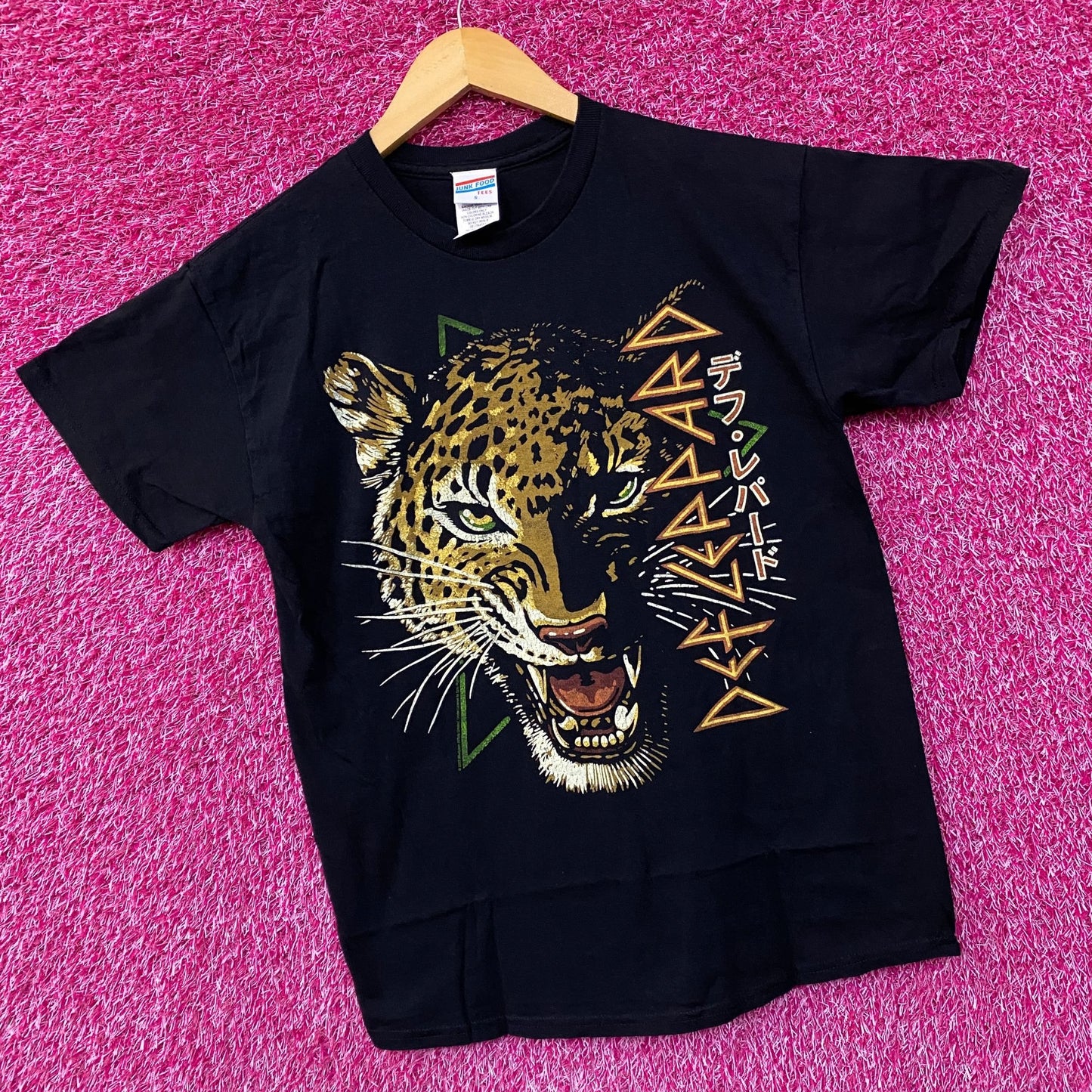 Def Leppard Japanese Katakana Graphic Design T-Shirt Small