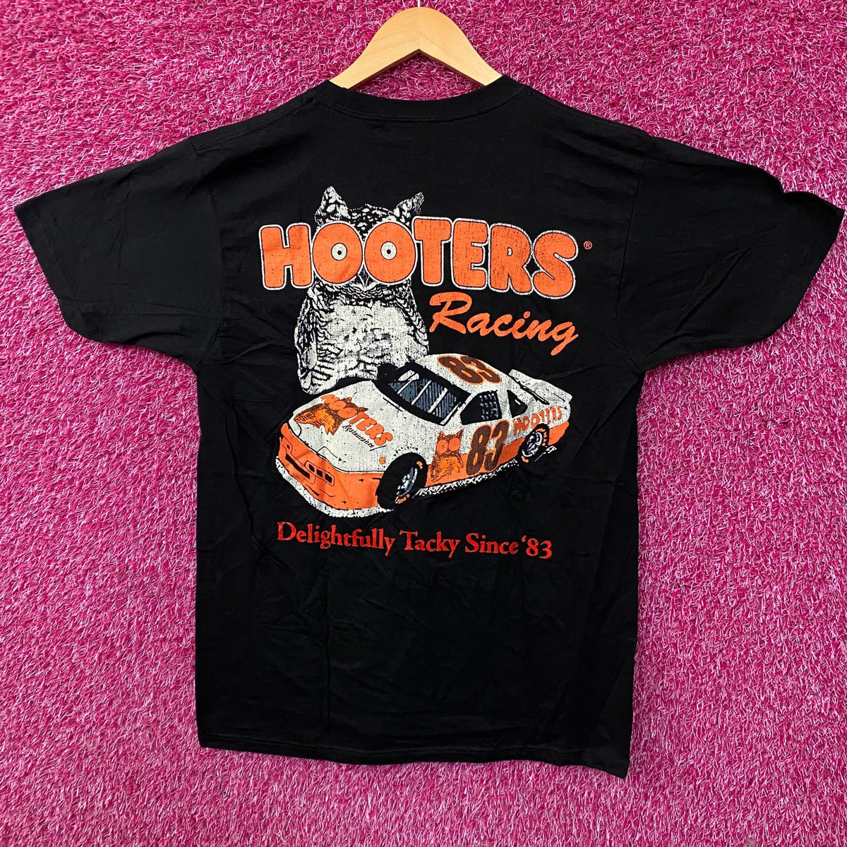 Hooters Racing Team 83 Delightfully Tacky Tailgate T-Shirt Medium