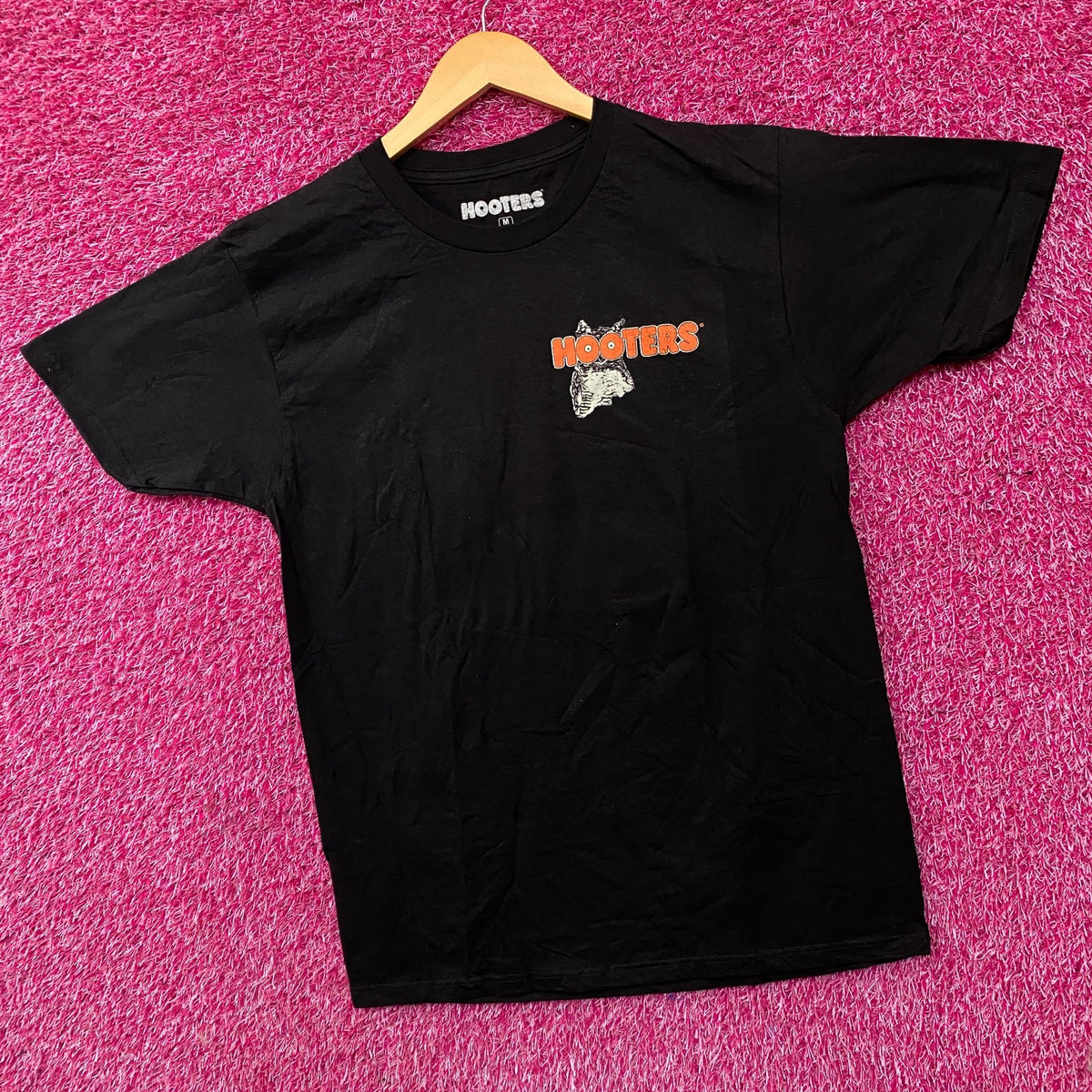 Hooters Racing Team 83 Delightfully Tacky Tailgate T-Shirt Medium