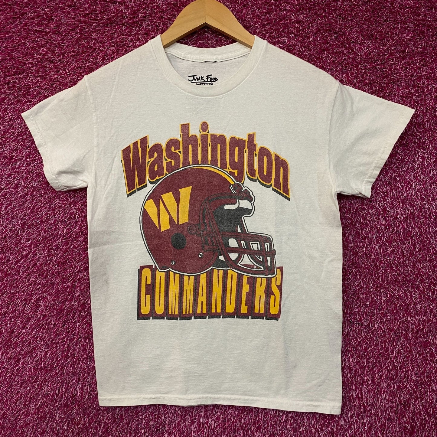 Junk Food Clothing Washington Commanders Throwback Helmet Flea Market Tee XS