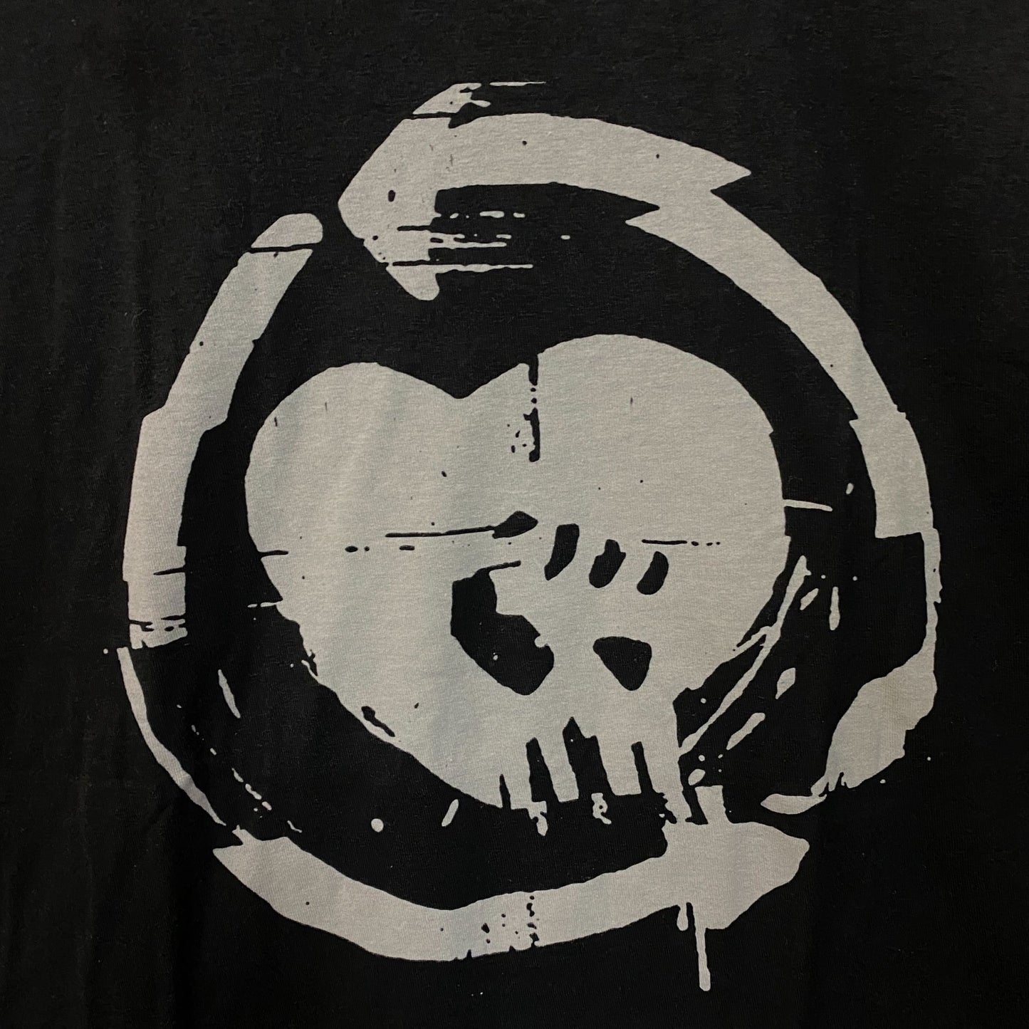 Rise Against Heart Fist Punk Rock Band Graphic T-Shirt 2XL
