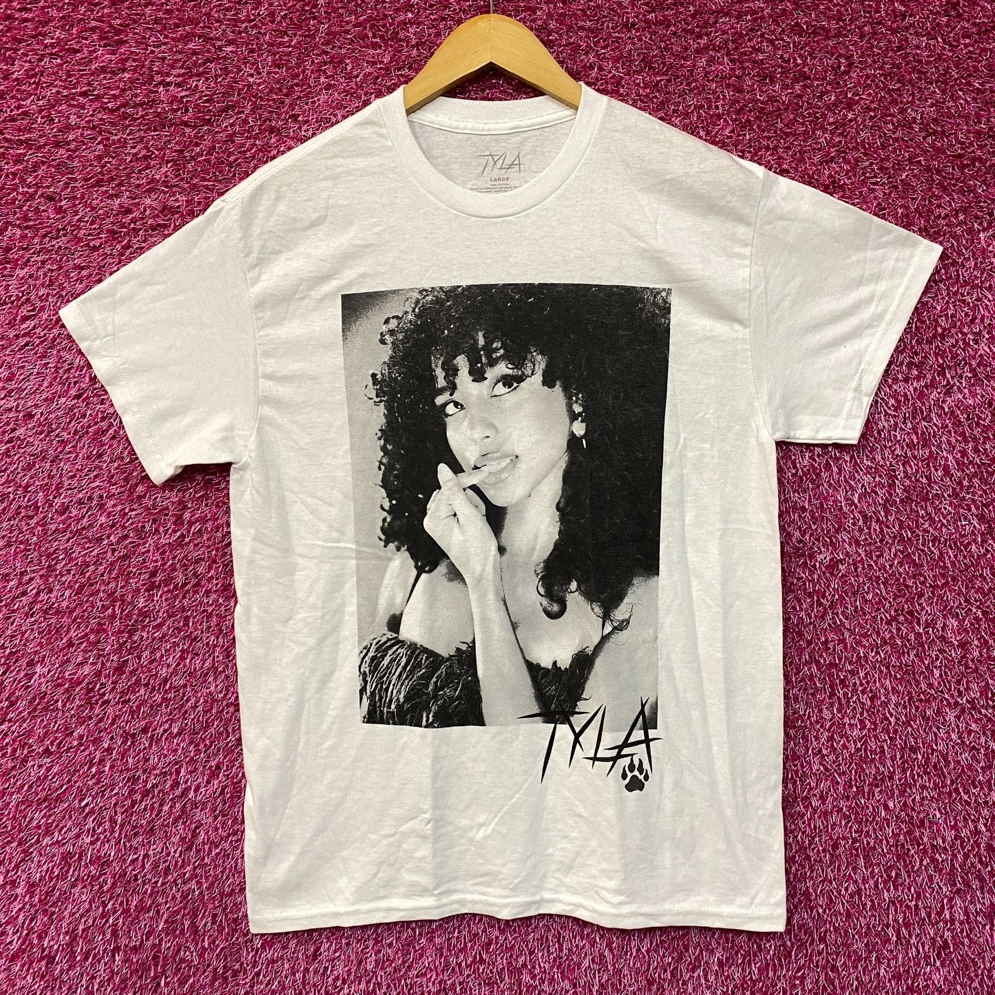 Tyla We Wanna Party Album Poster T-Shirt Large