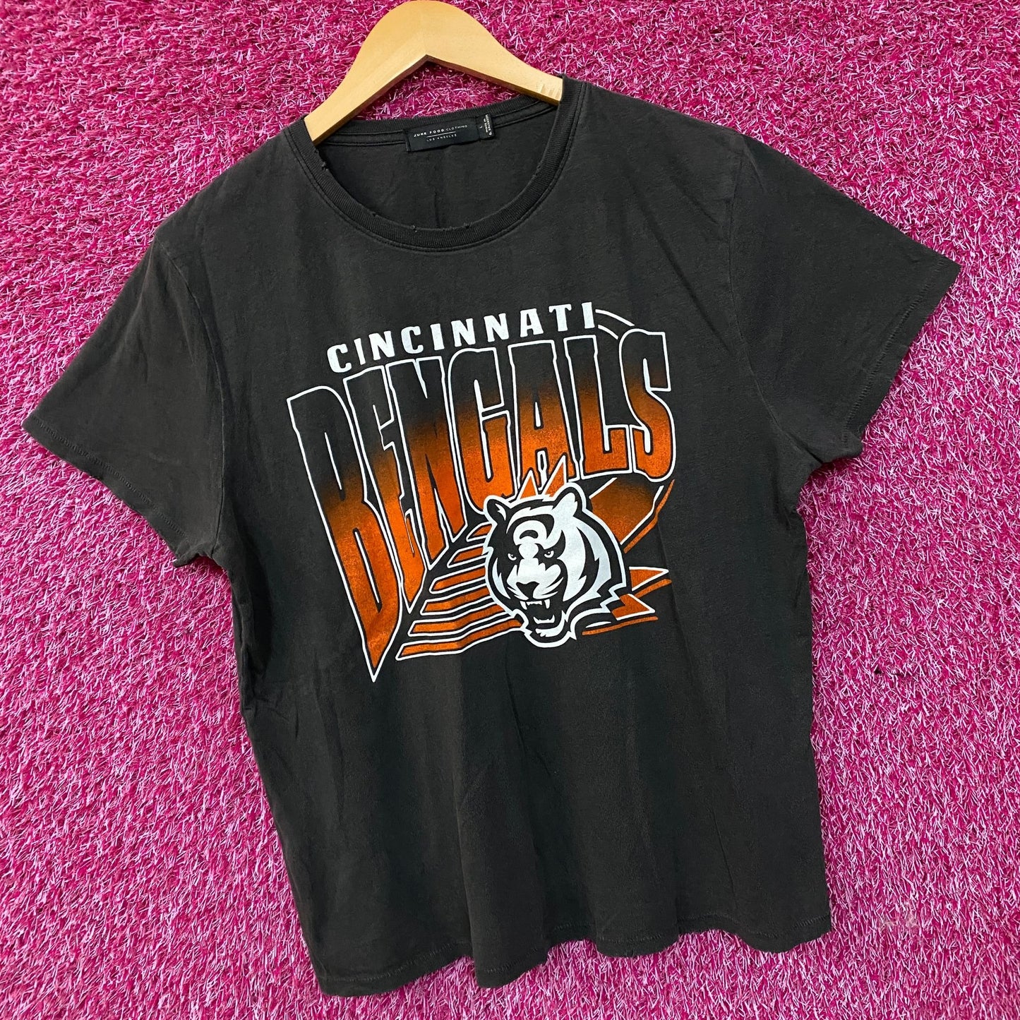 Junk Food Clothing NFL Cincinnati Bengals Chrome Retro Style Women's T-Shirt Large