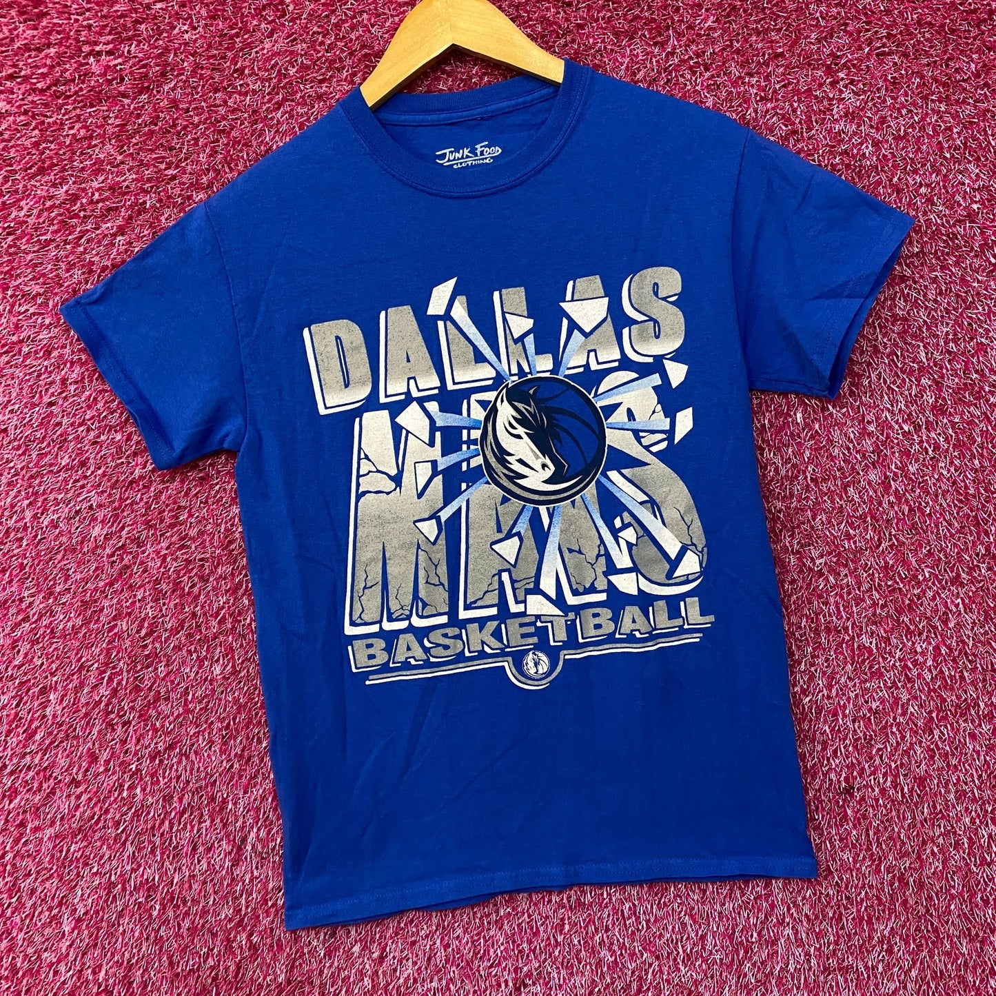 Junk Food Dallas Mavericks Break Through Basketball T-Shirt XS