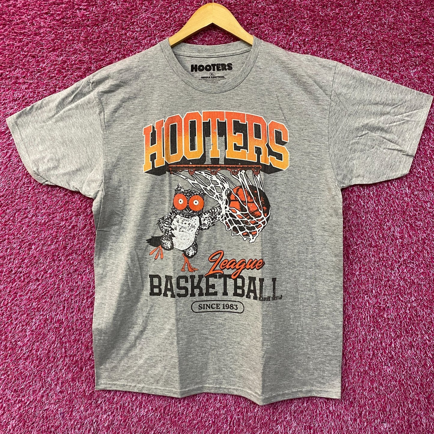 Hooters League Basketball T-Shirt Size Extra Large