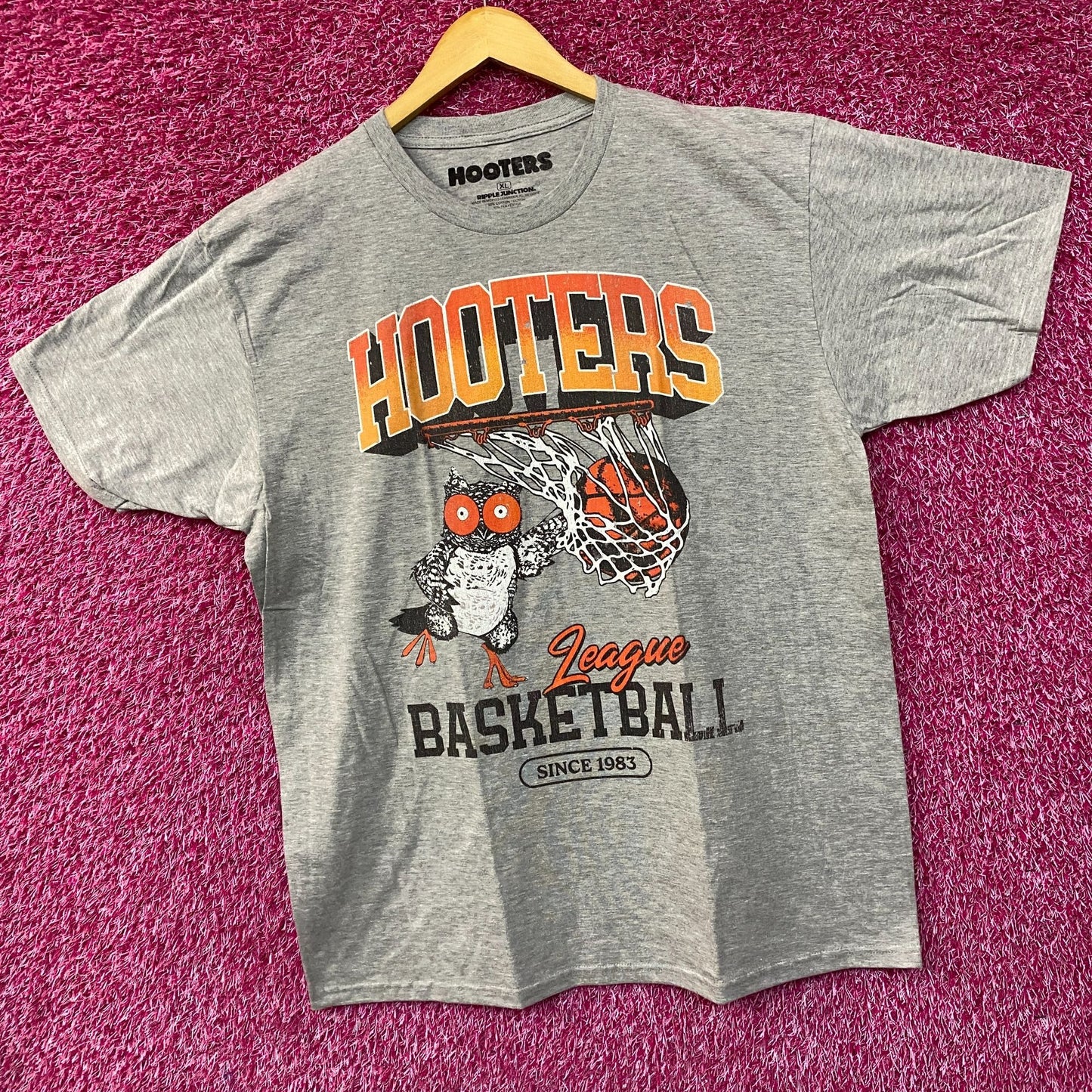 Hooters League Basketball T-Shirt Size Extra Large