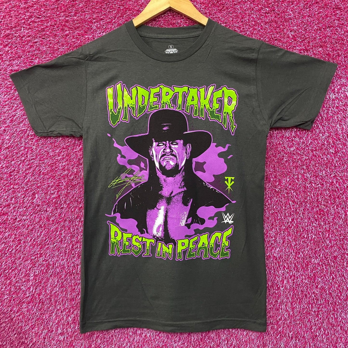 WWE Ash The Undertaker Rest In Peace Glow Ink T-Shirt Small
