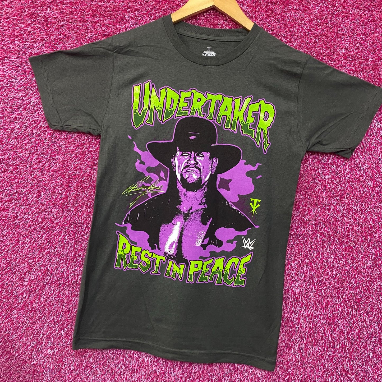 WWE Ash The Undertaker Rest In Peace Glow Ink T-Shirt Small