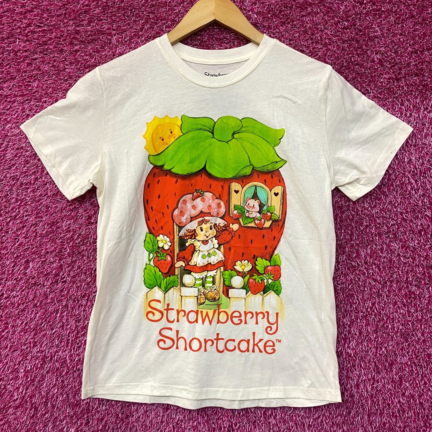 Strawberry Shortcake Berry Sunny House Graphic T-Shirt Small