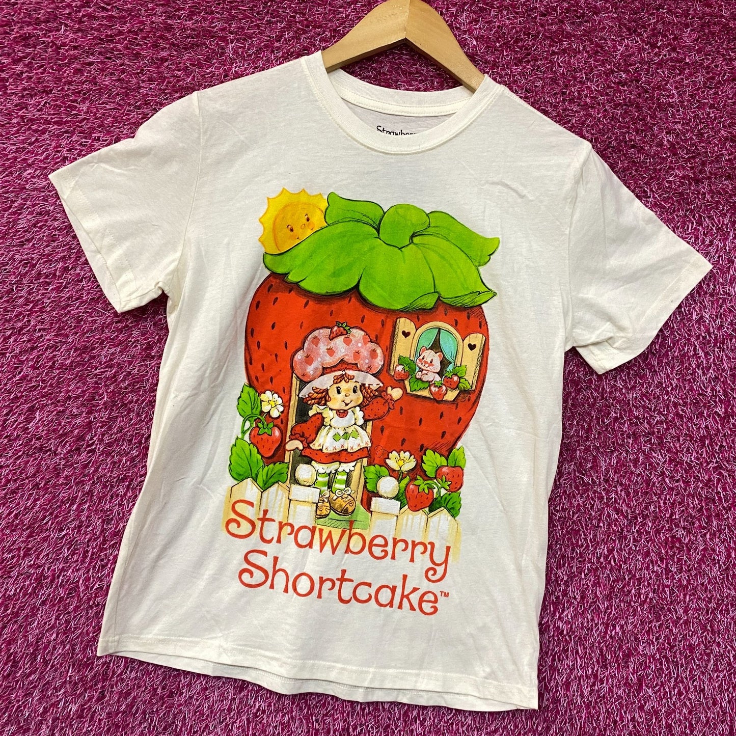 Strawberry Shortcake Berry Sunny House Graphic T-Shirt Small