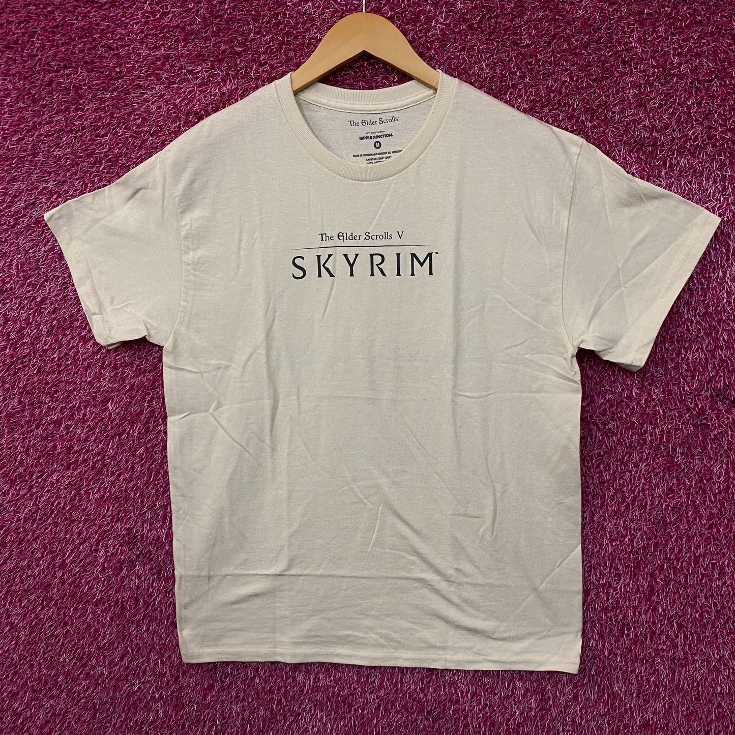 Ripple Junction The Elder Scrolls V: Skyrim Graphic T-Shirt Medium