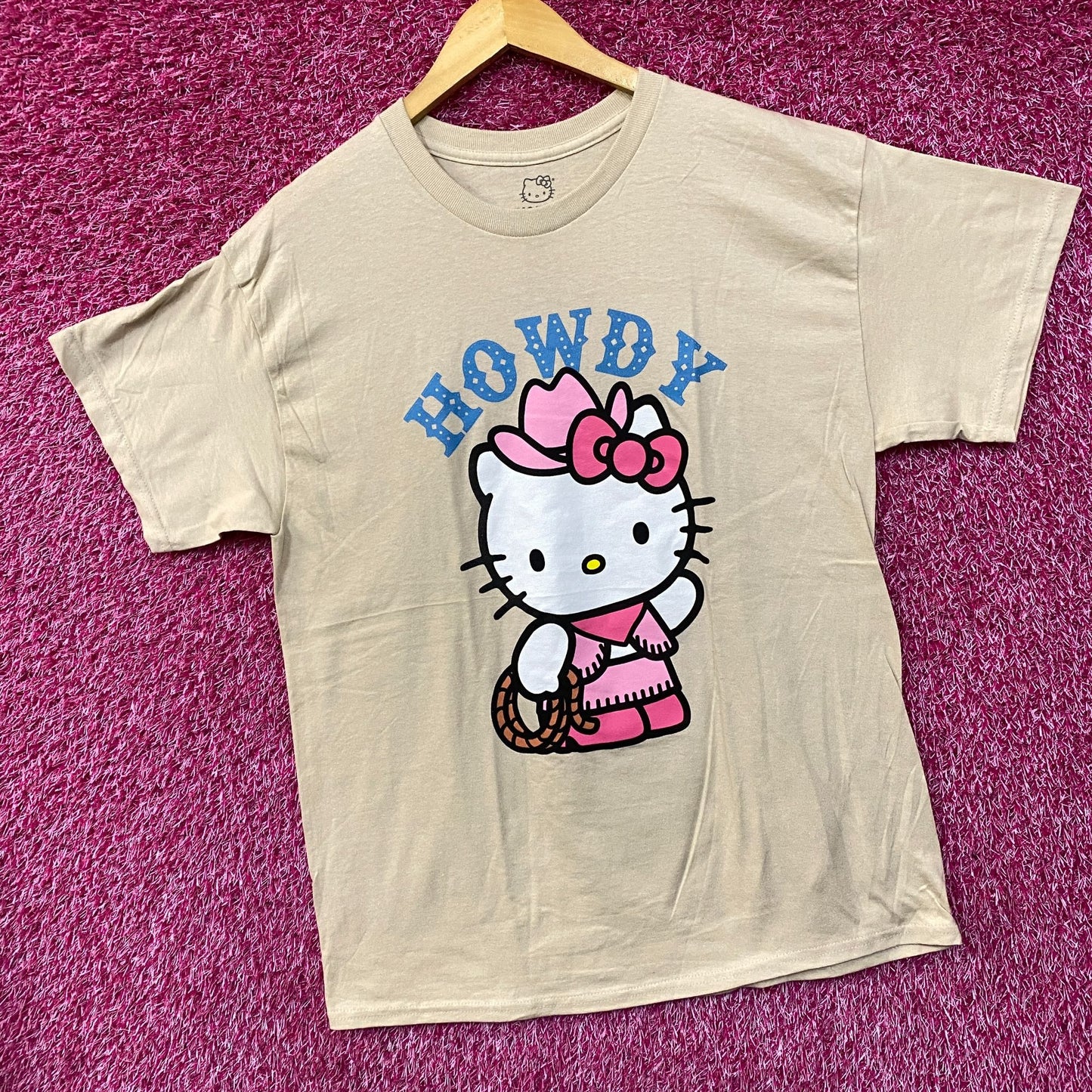Sanrio Hello kitty Cowgirl Howdy by Sanrio T-Shirt Size Large
