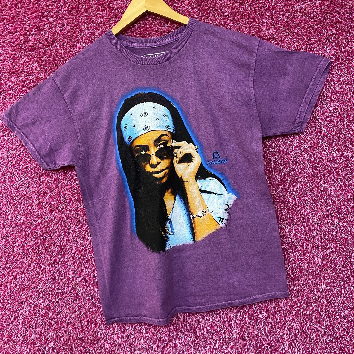 Aaliyah Princess Of RnB Airbrush Graphic T-Shirt Medium