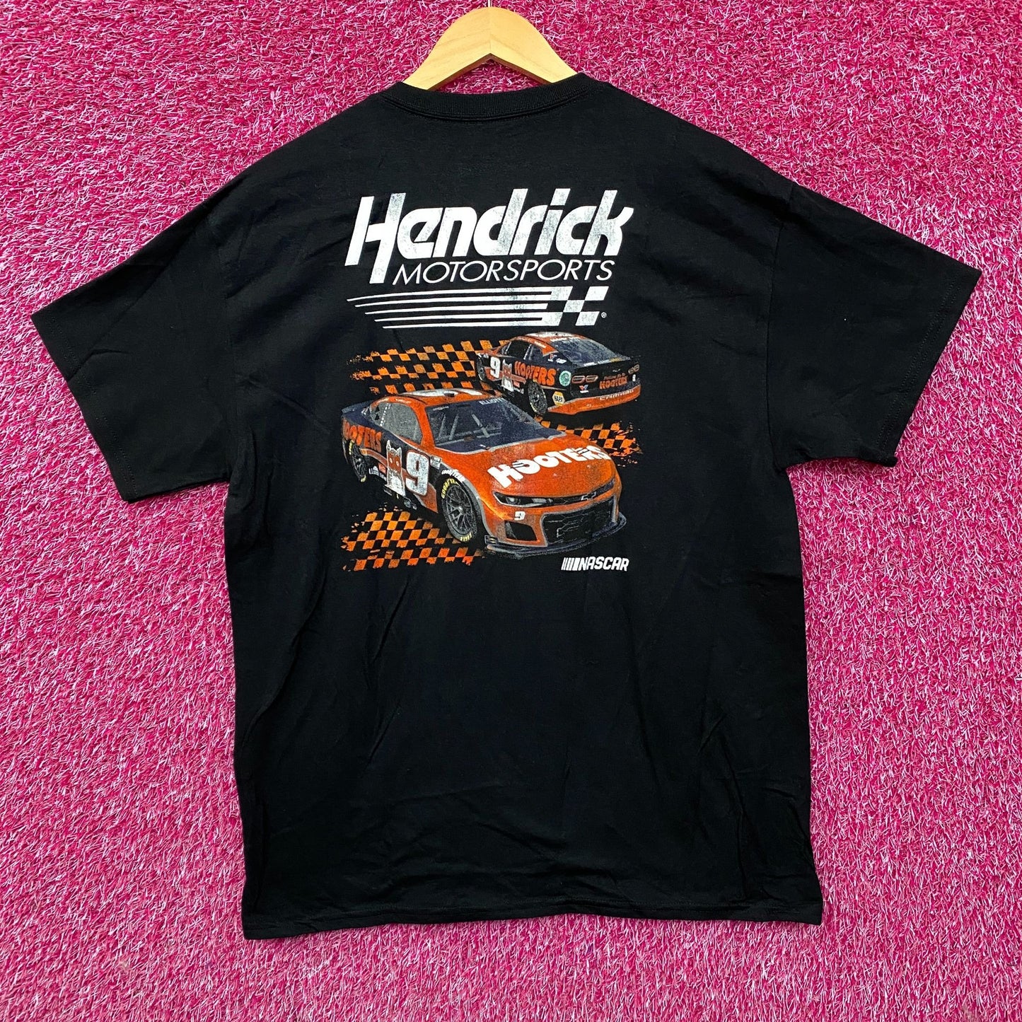 Hendrick Motorsports NASCAR Hooters Racing T-shirt Large