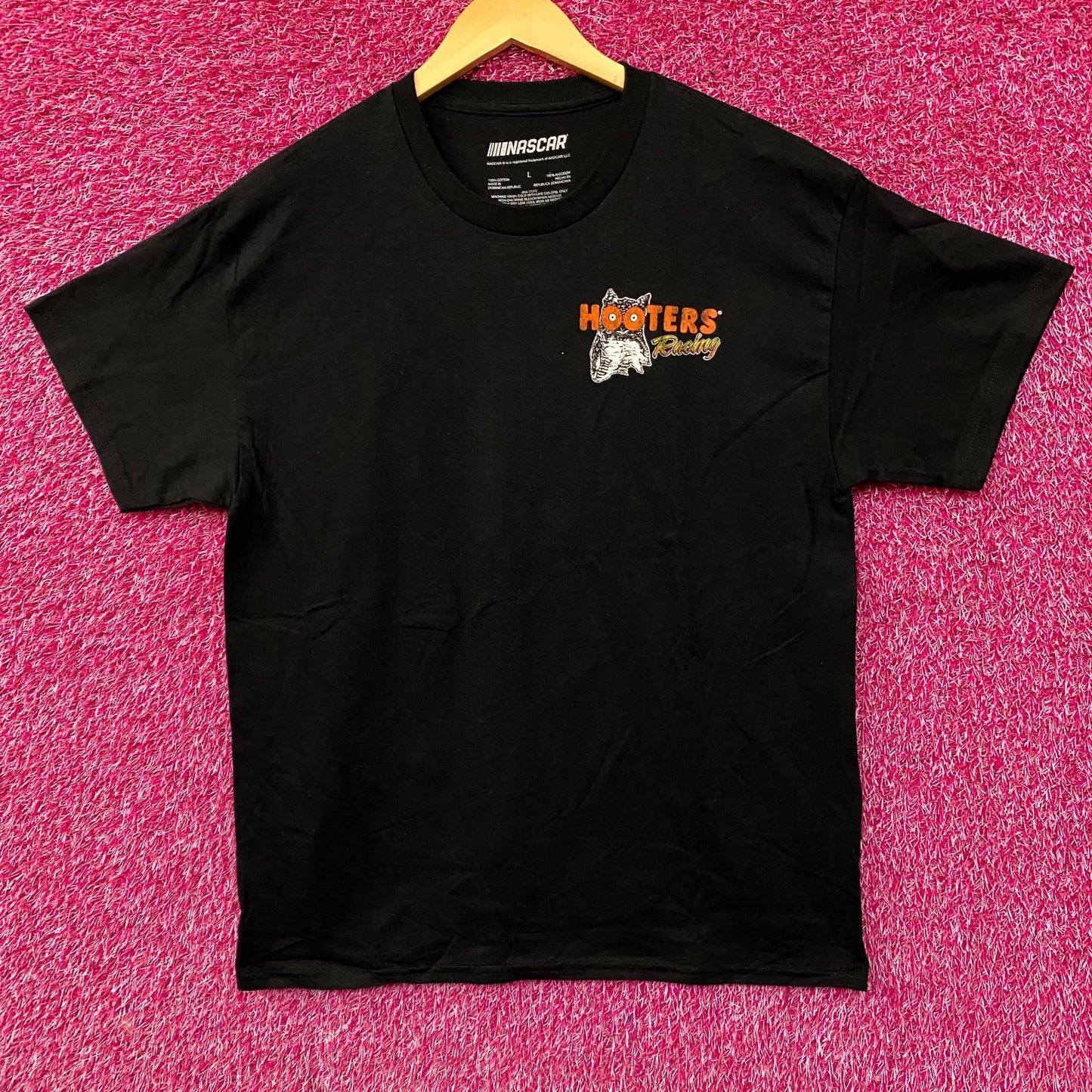 Hendrick Motorsports NASCAR Hooters Racing T-shirt Large