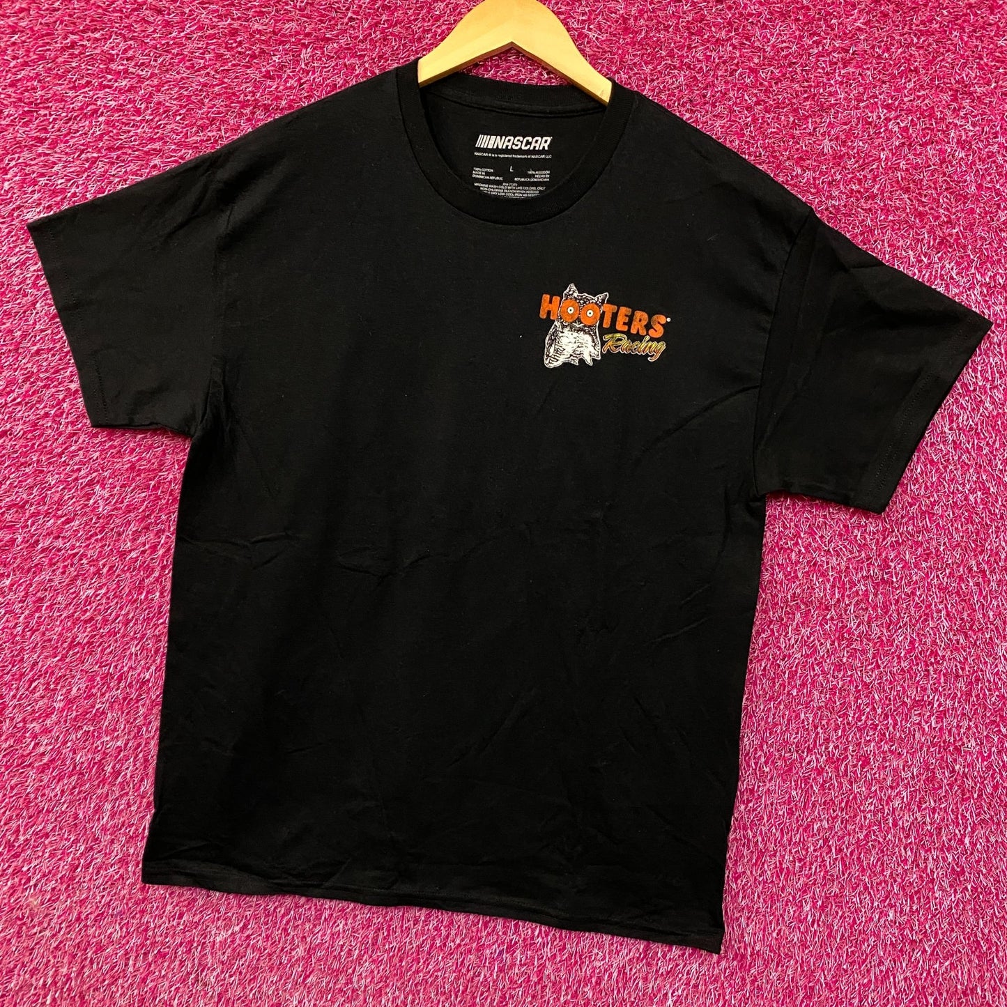 Hendrick Motorsports NASCAR Hooters Racing T-shirt Large