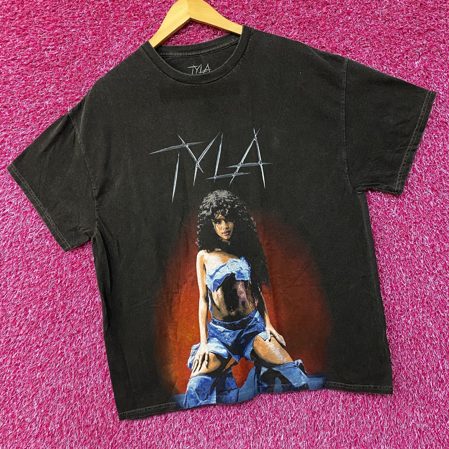 Tyla Water Short Sleeve Tee rap Tee size Large
