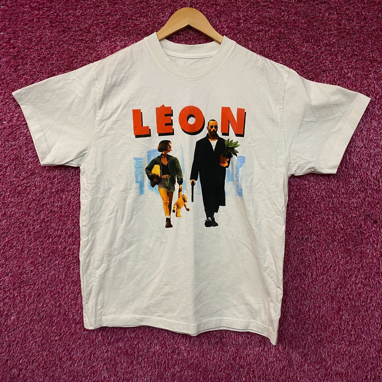Léon: The Professional Léon and Mathilda Movie T-Shirt Large