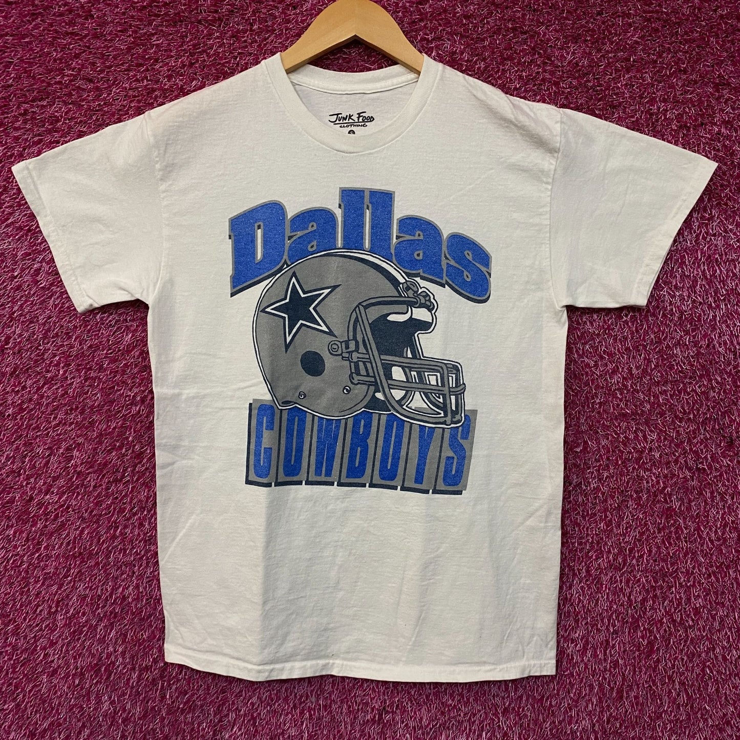 Junk Food Clothing Dallas Cowboys Throwback Helmet Flea Market Tee Small