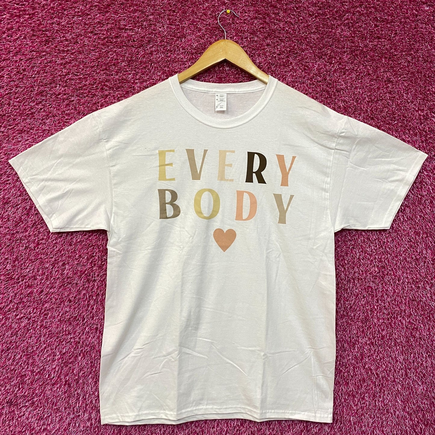 Everybody Heart Graphic Tee Large