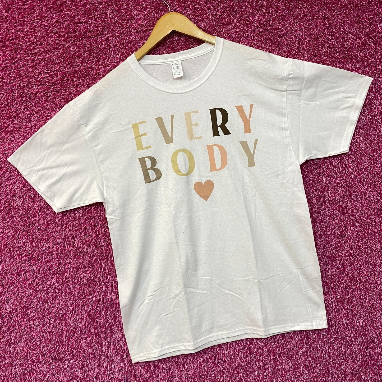 Everybody Heart Graphic Tee Large