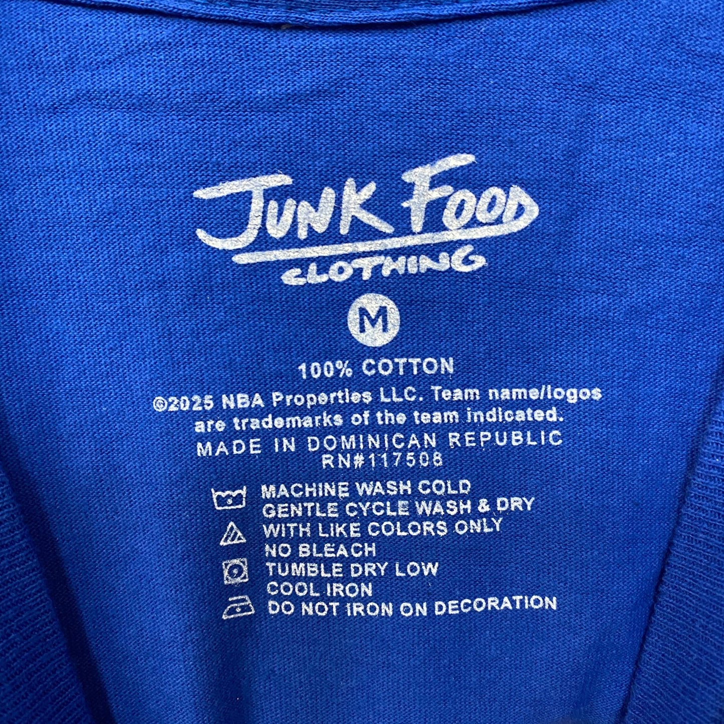 Junk Food Clothing NBA New York Knicks Break Through Graphic Tee Medium