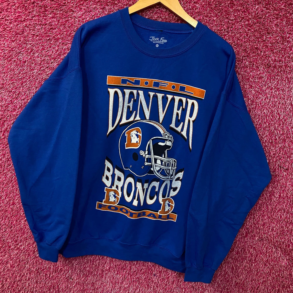 Junk Food Clothing Denver Broncos NFL Helmet Logo Flea Market Crew Fleece Large