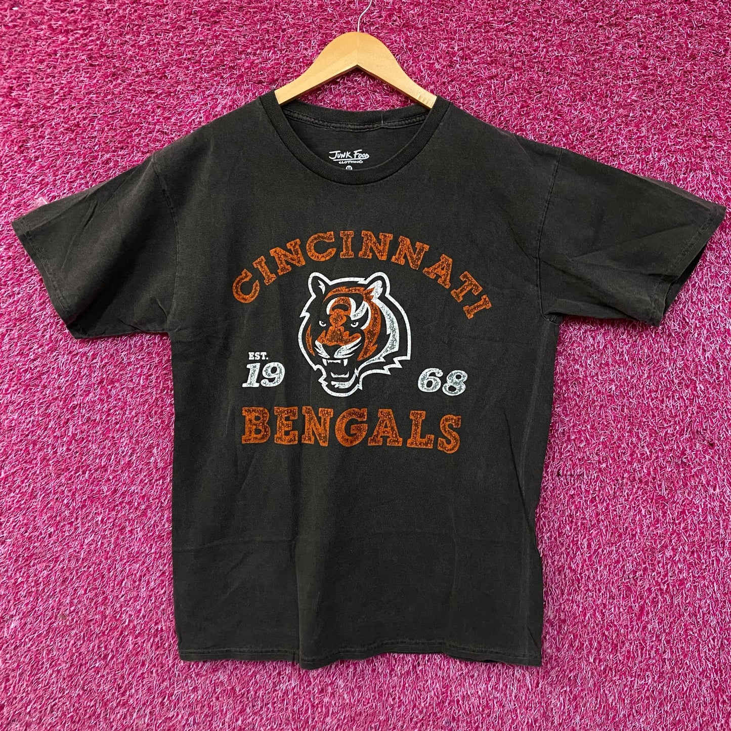 Junk Food Clothing Cincinnati Bengals Graphic T-Shirt Medium