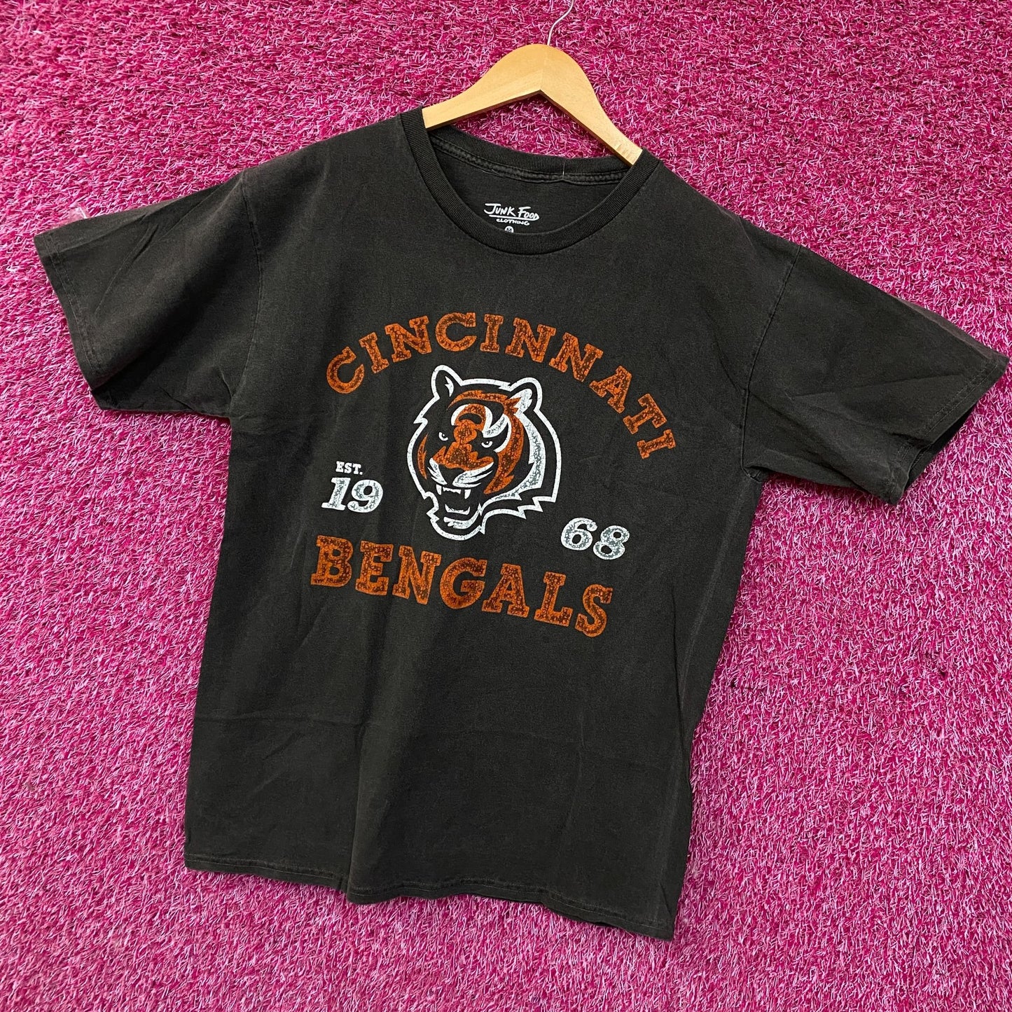 Junk Food Clothing Cincinnati Bengals Graphic T-Shirt Medium