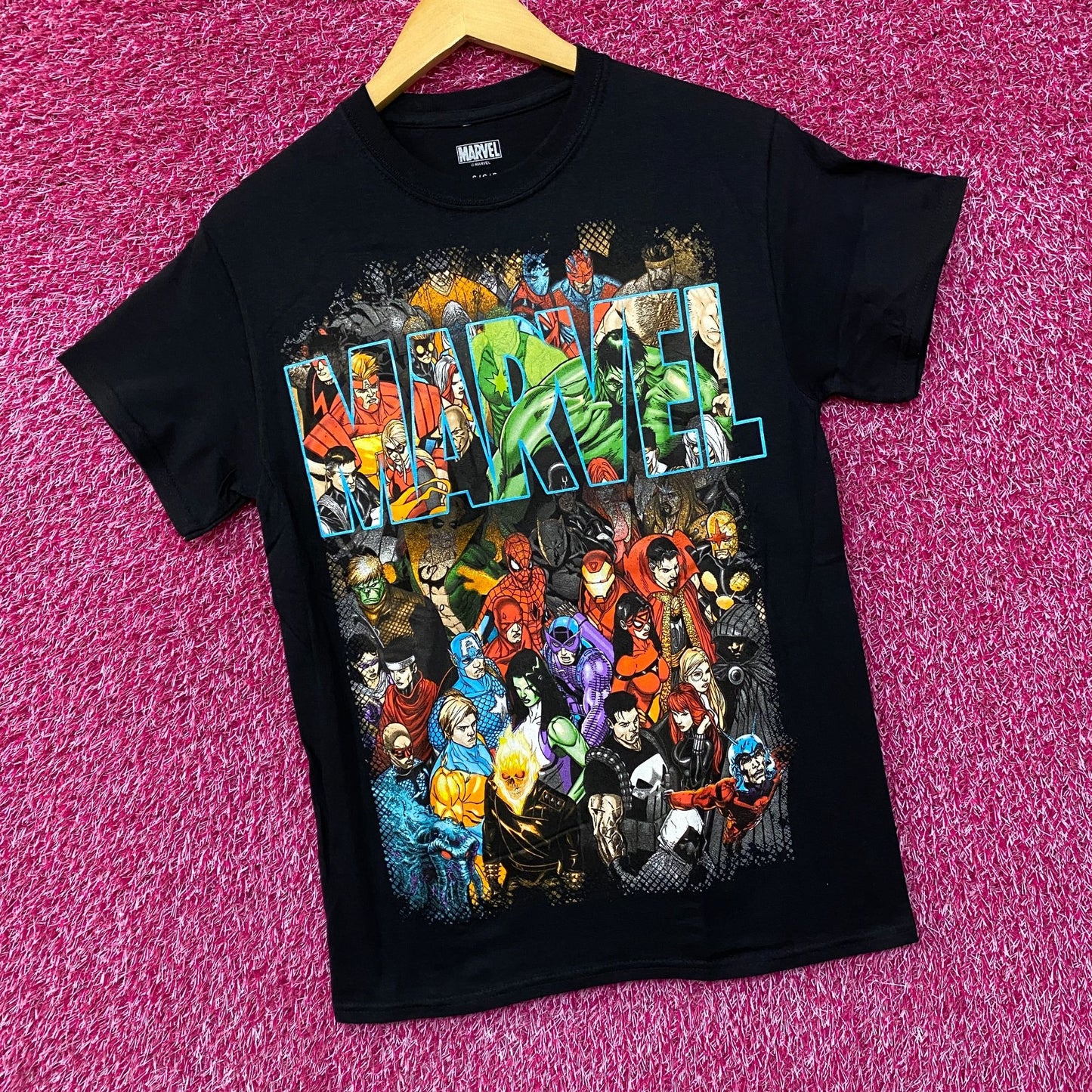 Marvel Team Up Group Shot Graphic Design T-Shirt Small