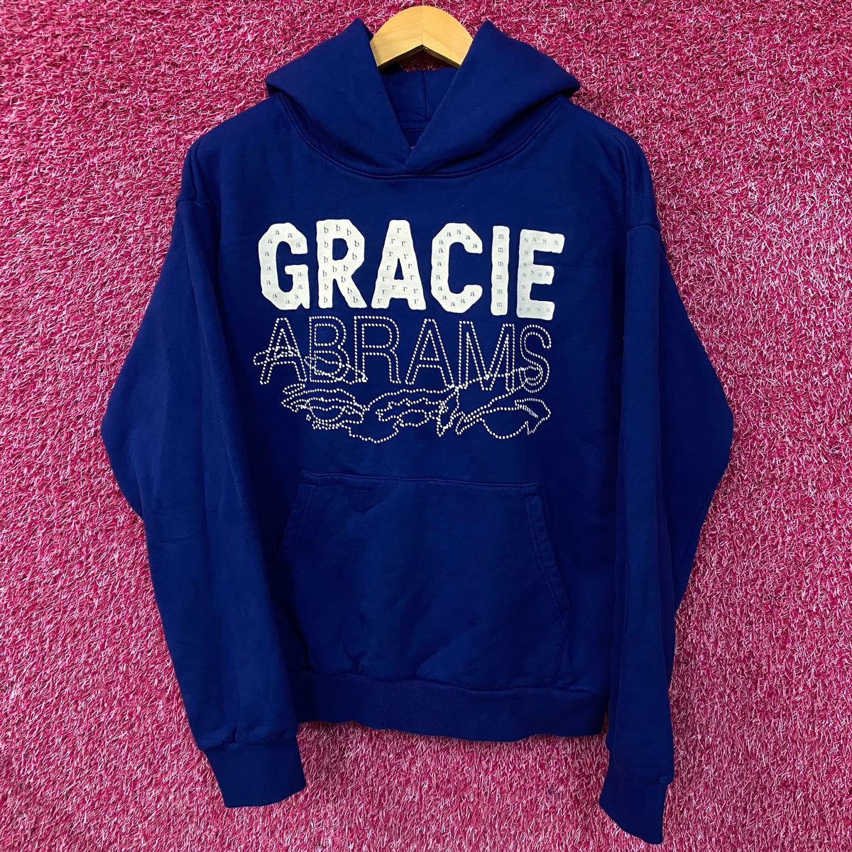 Gracie Abrams Letter Repeat Graphic Pullover Hoodie Medium
