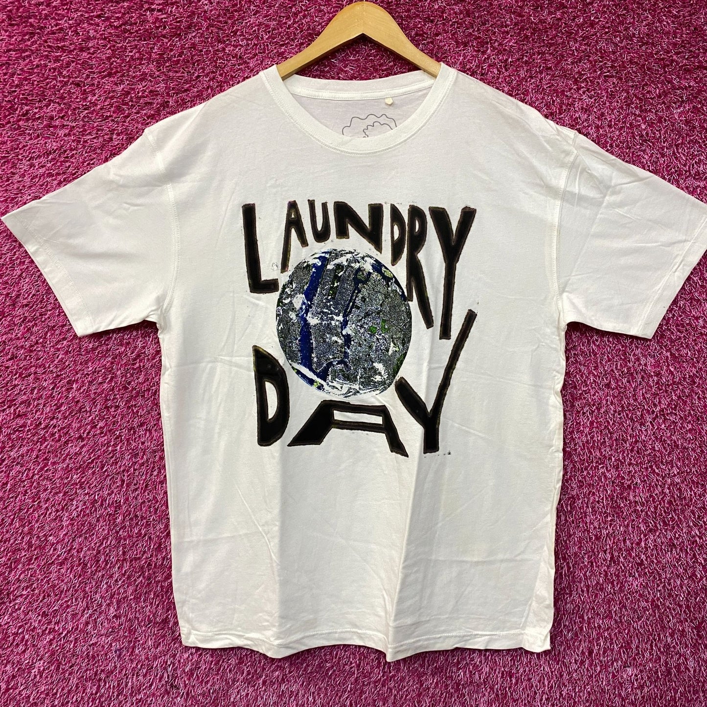 Laundry Day Save the Planet T-shirt size XL
